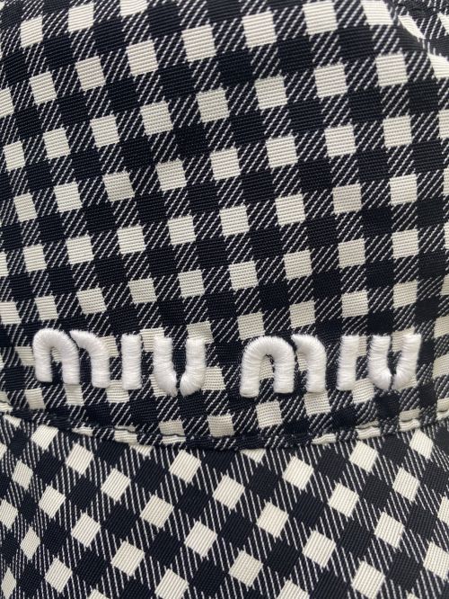 MIU MIU（ミュウミュウ）MIU MIU (ミュウミュウ) バケットハット ホワイト×ブラック サイズ:Mの古着・服飾アイテム