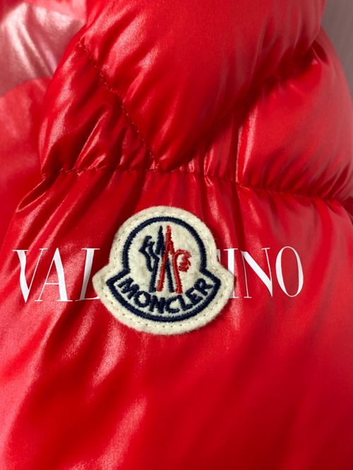 MONCLER（モンクレール）MONCLER (モンクレール) VALENTINO (ヴァレンティノ) ダウンジャケット レッド サイズ:38の古着・服飾アイテム