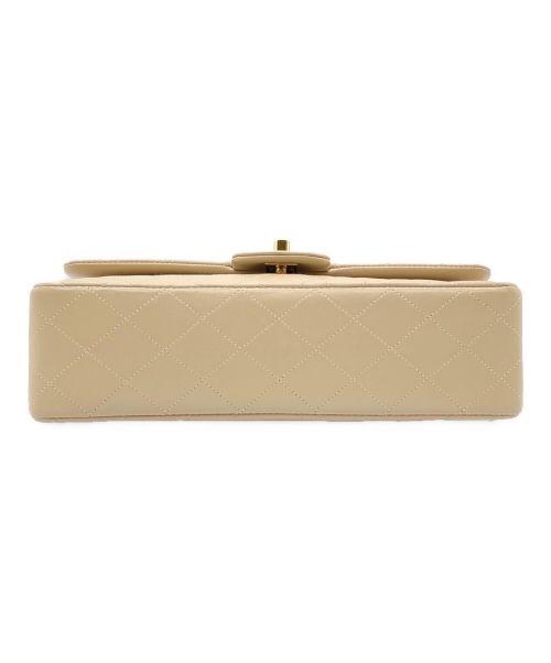 CHANEL（シャネル）CHANEL (シャネル) ダブルフラップチェーンショルダーバッグ ベージュ サイズ:25の古着・服飾アイテム