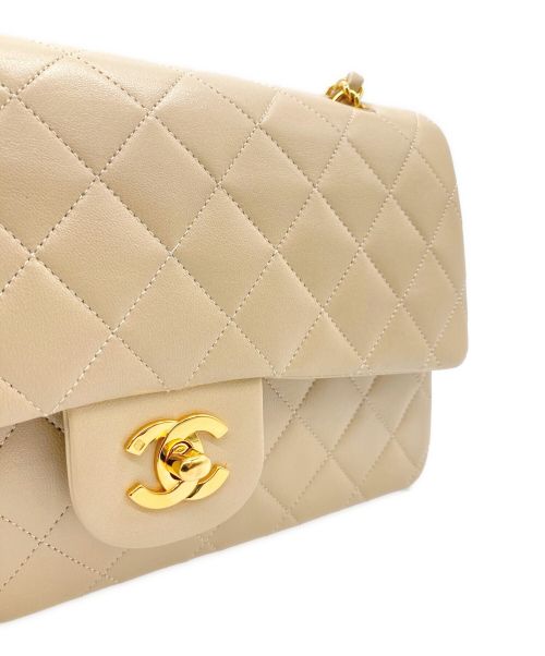 CHANEL（シャネル）CHANEL (シャネル) ダブルフラップチェーンショルダーバッグ ベージュ サイズ:25の古着・服飾アイテム