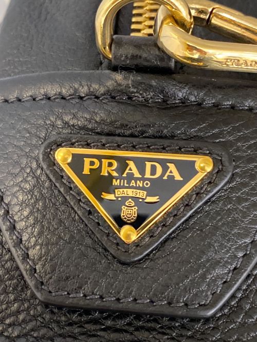 PRADA（プラダ）PRADA (プラダ) フロントロゴショルダーバッグ ブラック サイズ:ミニの古着・服飾アイテム