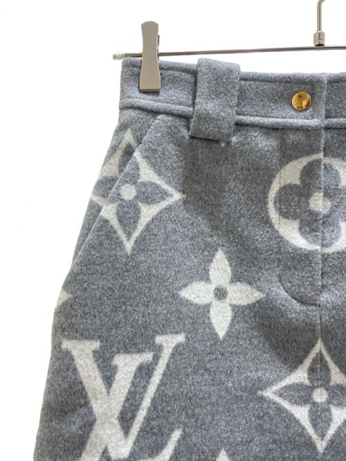 LOUIS VUITTON（ルイ ヴィトン）LOUIS VUITTON (ルイ ヴィトン) Monogram Giant Wool Skirt グレー サイズ:34 未使用品の古着・服飾アイテム
