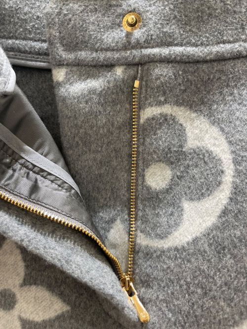 LOUIS VUITTON（ルイ ヴィトン）LOUIS VUITTON (ルイ ヴィトン) Monogram Giant Wool Skirt グレー サイズ:34 未使用品の古着・服飾アイテム