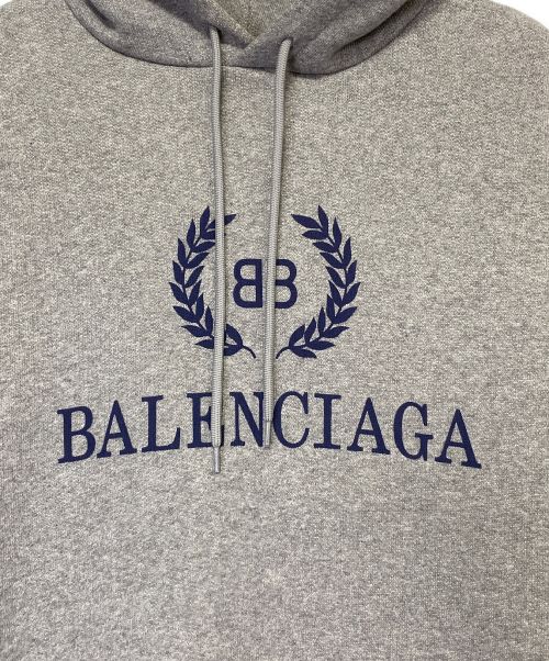BALENCIAGA（バレンシアガ）BALENCIAGA (バレンシアガ) ロゴプリントパーカー グレー サイズ:Lの古着・服飾アイテム