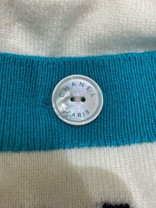 CHANEL（シャネル）CHANEL (シャネル) ロゴVネックニット ホワイト×ブルー サイズ:34の古着・服飾アイテム