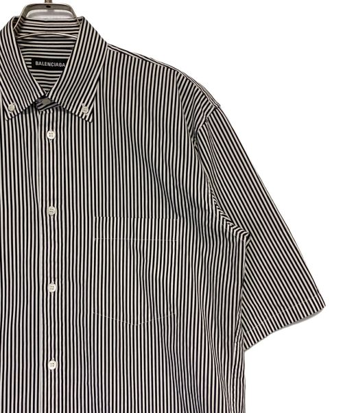 BALENCIAGA（バレンシアガ）BALENCIAGA (バレンシアガ) バックロゴ半袖シャツ ホワイト×ブラック サイズ:36の古着・服飾アイテム