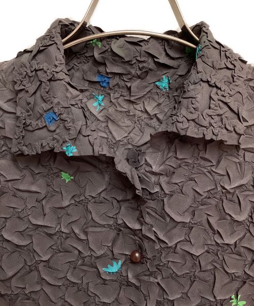 ISSEY MIYAKE（イッセイミヤケ）ISSEY MIYAKE (イッセイミヤケ) 総柄シワプリーツシャツ ブラウン サイズ:2の古着・服飾アイテム