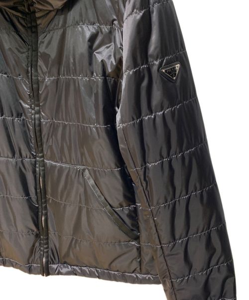 PRADA（プラダ）PRADA (プラダ) Sleeve emblem puffer jacket（スリーブエンブレムパファージャケット） ブラック サイズ:44の古着・服飾アイテム