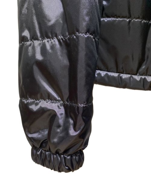 PRADA（プラダ）PRADA (プラダ) Sleeve emblem puffer jacket（スリーブエンブレムパファージャケット） ブラック サイズ:44の古着・服飾アイテム