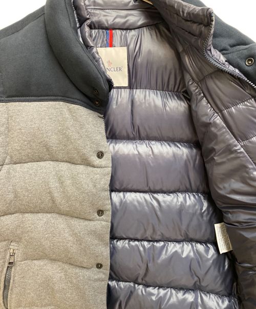 MONCLER（モンクレール）MONCLER (モンクレール) ADAM(アダム)/スウェットダウンベスト グレー×ネイビー サイズ:4の古着・服飾アイテム
