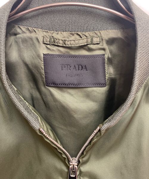 PRADA（プラダ）PRADA (プラダ) ロゴプレートブルゾン オリーブ サイズ:44の古着・服飾アイテム