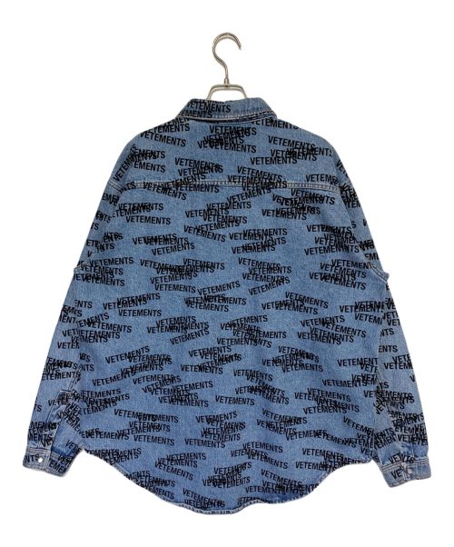 VETEMENTS（ヴェトモン）VETEMENTS (ヴェトモン) スタンプロゴデニムシャツジャケット サイズ:XSの古着・服飾アイテム