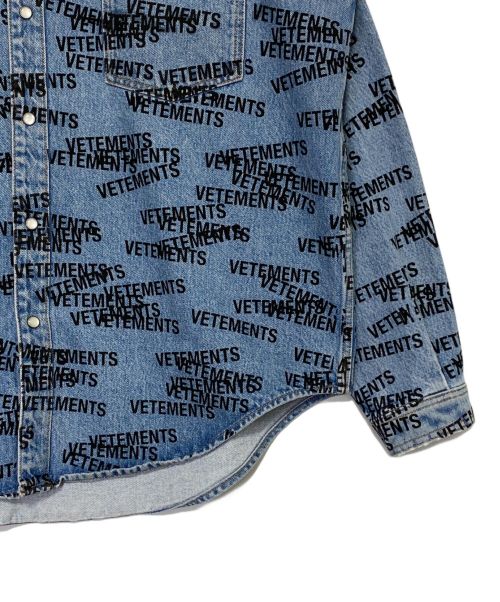 VETEMENTS（ヴェトモン）VETEMENTS (ヴェトモン) スタンプロゴデニムシャツジャケット サイズ:XSの古着・服飾アイテム