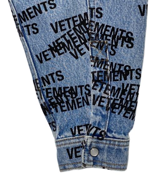 VETEMENTS（ヴェトモン）VETEMENTS (ヴェトモン) スタンプロゴデニムシャツジャケット サイズ:XSの古着・服飾アイテム