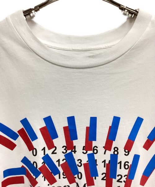 Maison Margiela（メゾンマルジェラ）Maison Margiela (メゾンマルジェラ) テープカレンダーロゴTシャツ ホワイト サイズ:40の古着・服飾アイテム