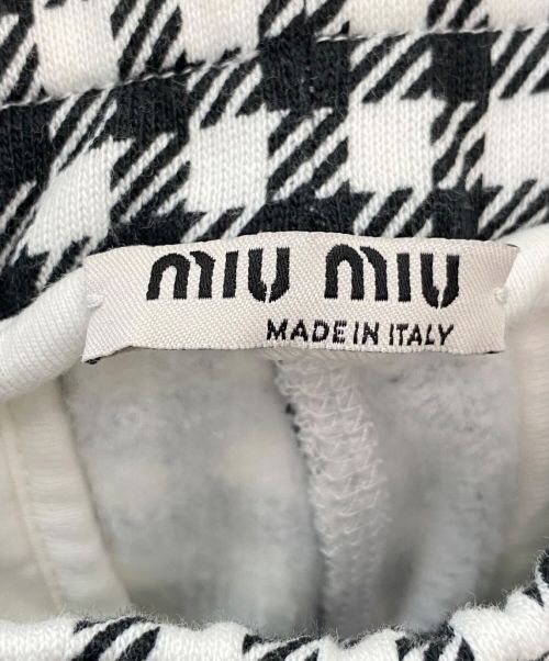 MIU MIU（ミュウミュウ）MIU MIU (ミュウミュウ) ロゴチェックスウェットハーフパンツ ホワイト×ブラック サイズ:38の古着・服飾アイテム