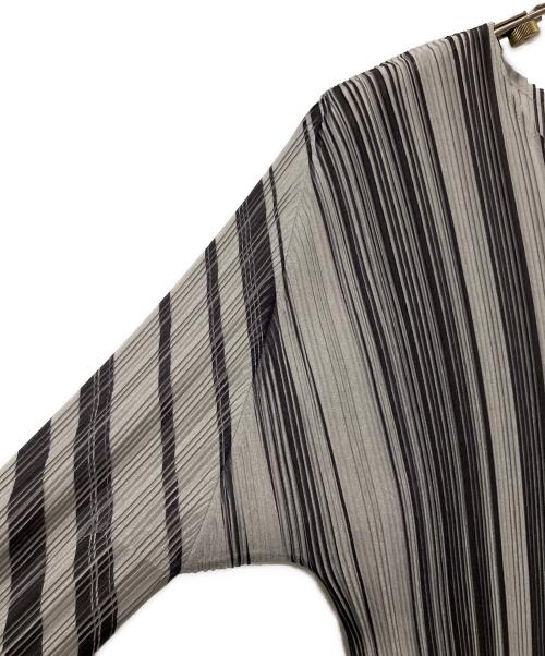 PLEATS PLEASE（プリーツプリーズ）PLEATS PLEASE (プリーツプリーズ) ストライププリーツカットソー グレー サイズ:3の古着・服飾アイテム
