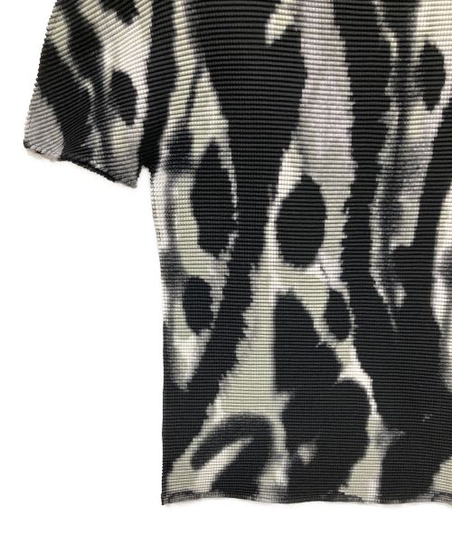 me ISSEY MIYAKE（ミーイッセイ ミヤケ）me ISSEY MIYAKE (ミーイッセイ ミヤケ) マーブル柄半袖プリーツカットソー ブラック サイズ:FREEの古着・服飾アイテム