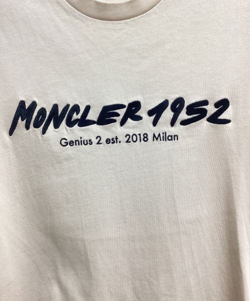 MONCLER GENIUS（モンクレール ジーニアス）MONCLER GENIUS (モンクレール ジーニアス) ロゴTシャツ ベージュ サイズ:XSの古着・服飾アイテム