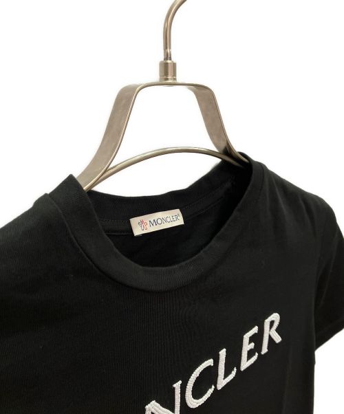 MONCLER（モンクレール）MONCLER (モンクレール) T-SHIRT GIROCOLLO ビジュー ロゴ カットソー ブラック サイズ:XSの古着・服飾アイテム