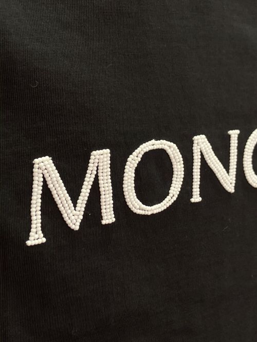 MONCLER（モンクレール）MONCLER (モンクレール) T-SHIRT GIROCOLLO ビジュー ロゴ カットソー ブラック サイズ:XSの古着・服飾アイテム