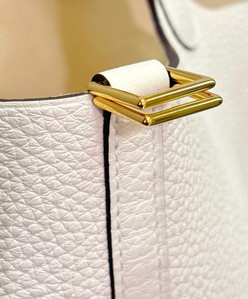 HERMES（エルメス）HERMES (エルメス) ピコタン ロック MM/シルバー金具/トリヨンクレマンス/ナタ/Z刻印 ナタ サイズ:MMの古着・服飾アイテム