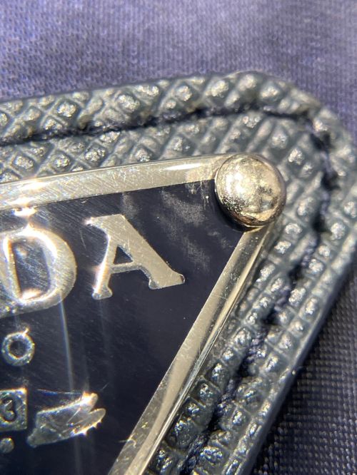 PRADA（プラダ）PRADA (プラダ) 三角プレートノーカラーライトダウンジャケット ネイビー サイズ:38の古着・服飾アイテム