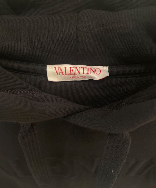VALENTINO（ヴァレンティノ）VALENTINO (ヴァレンティノ) エンボスロゴパーカー ブラック サイズ:Lの古着・服飾アイテム