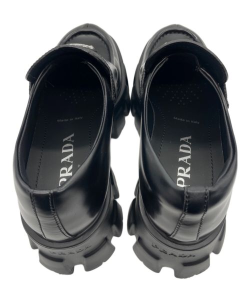 PRADA（プラダ）PRADA (プラダ) モノリスブラッシュド レザーローファー ブラック サイズ:37.5の古着・服飾アイテム