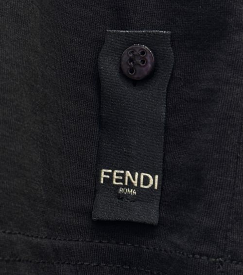 FENDI（フェンディ）FENDI (フェンディ) ロゴコットンＴシャツ ブラック サイズ:Sの古着・服飾アイテム