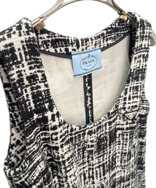 PRADA（プラダ）PRADA (プラダ) 22SS ツイード シフト ンノースリーブ ワンピース ブラック×ホワイト サイズ:36の古着・服飾アイテム