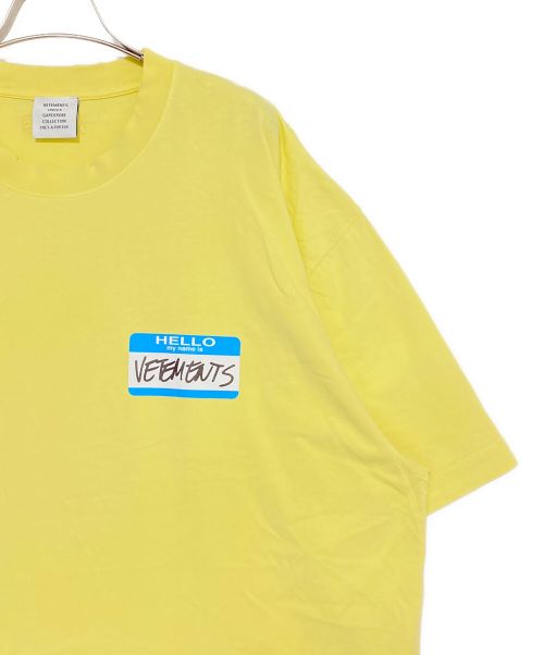VETEMENTS（ヴェトモン）VETEMENTS (ヴェトモン) HELLO MY NAME IS TEE イエロー サイズ:Sの古着・服飾アイテム