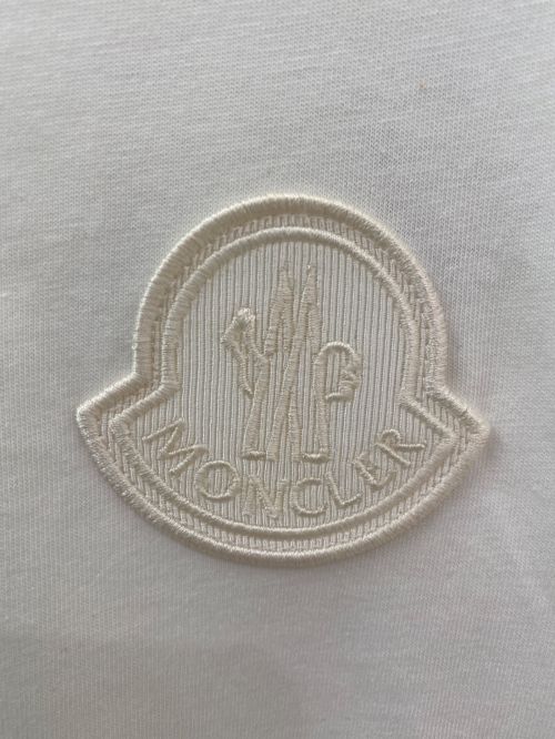 MONCLER（モンクレール）MONCLER (モンクレール) ロゴワッペンTシャツ ホワイト サイズ:Sの古着・服飾アイテム