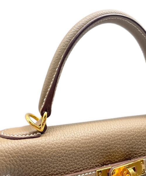 HERMES（エルメス）HERMES (エルメス) ケリー 25/内縫い/ゴールド金具/トゴ/エトゥープ/U刻印：2022年製 エトゥープ サイズ:25の古着・服飾アイテム