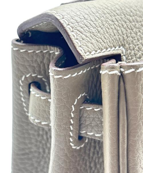 HERMES（エルメス）HERMES (エルメス) ケリー 25/内縫い/ゴールド金具/トゴ/エトゥープ/U刻印：2022年製 エトゥープ サイズ:25の古着・服飾アイテム