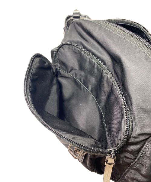 PRADA（プラダ）PRADA (プラダ) Studs design shoulder bag（スタッズデザインショルダーバッグ） ブラック サイズ:-の古着・服飾アイテム