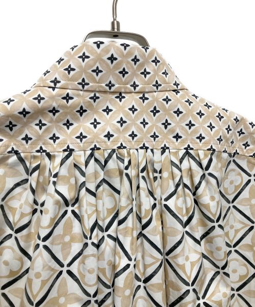 LOUIS VUITTON（ルイ ヴィトン）LOUIS VUITTON (ルイ ヴィトン) モノグラムギャザーショートブラウス ベージュ サイズ:34の古着・服飾アイテム
