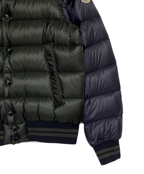 MONCLER（モンクレール）MONCLER (モンクレール) BRADFORD/ダウンジャケット グリーン×ネイビー サイズ:2の古着・服飾アイテム