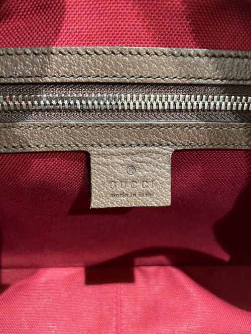 GUCCI（グッチ）GUCCI (グッチ) GGエンボスショルダーバッグ ベージュ×ブラウンの古着・服飾アイテム