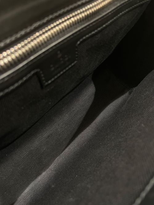 GUCCI（グッチ）GUCCI (グッチ) GGクロスボディバッグ ブラックの古着・服飾アイテム