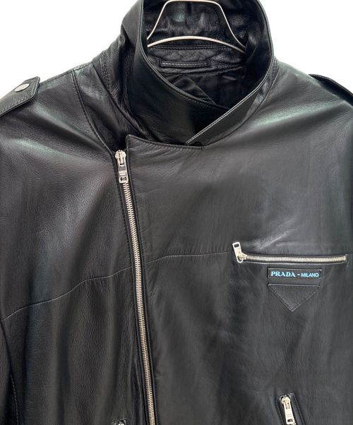 PRADA（プラダ）PRADA (プラダ) PRADA フロントロゴ ラムレザー ライダースジャケット ブラック サイズ:48の古着・服飾アイテム