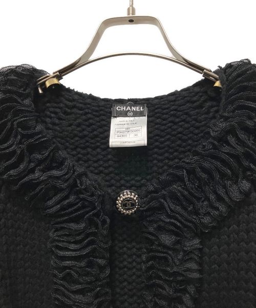CHANEL（シャネル）CHANEL (シャネル) ココマークボタンフリルカーディガン ブラック サイズ:36の古着・服飾アイテム