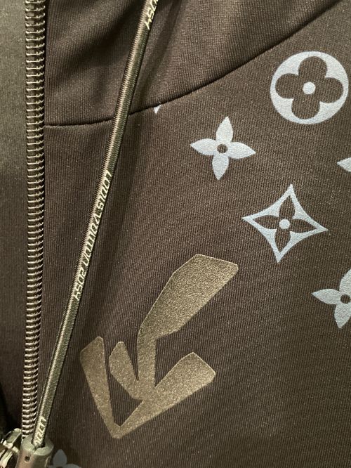 LOUIS VUITTON（ルイ ヴィトン）LOUIS VUITTON (ルイ ヴィトン) ハイブリットジップスルー モノグラム パーカー ブラック サイズ:Mの古着・服飾アイテム
