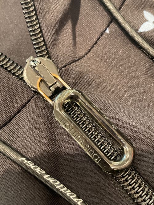 LOUIS VUITTON（ルイ ヴィトン）LOUIS VUITTON (ルイ ヴィトン) ハイブリットジップスルー モノグラム パーカー ブラック サイズ:Mの古着・服飾アイテム