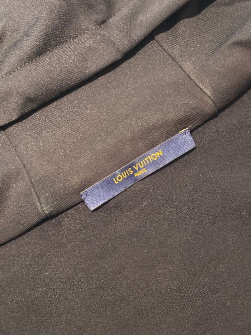 LOUIS VUITTON（ルイ ヴィトン）LOUIS VUITTON (ルイ ヴィトン) ハイブリットジップスルー モノグラム パーカー ブラック サイズ:Mの古着・服飾アイテム