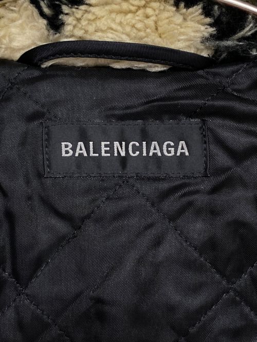 BALENCIAGA（バレンシアガ）BALENCIAGA (バレンシアガ) オールオーバーロゴボアジャケット ベージュ サイズ:32の古着・服飾アイテム