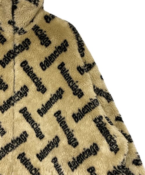 BALENCIAGA（バレンシアガ）BALENCIAGA (バレンシアガ) オールオーバーロゴボアジャケット ベージュ サイズ:32の古着・服飾アイテム