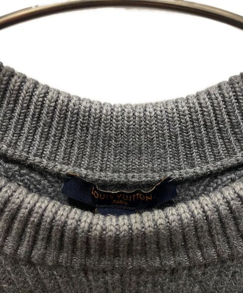 LOUIS VUITTON（ルイ ヴィトン）LOUIS VUITTON (ルイ ヴィトン) LVエンブレムニット グレー サイズ:Sの古着・服飾アイテム