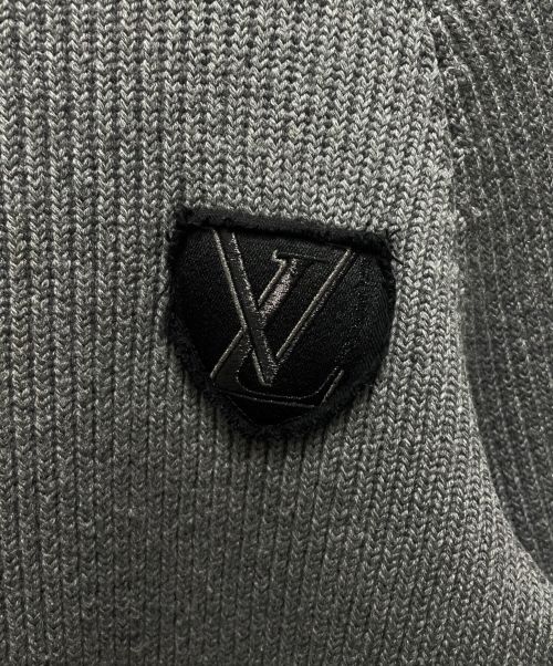 LOUIS VUITTON（ルイ ヴィトン）LOUIS VUITTON (ルイ ヴィトン) LVエンブレムニット グレー サイズ:Sの古着・服飾アイテム