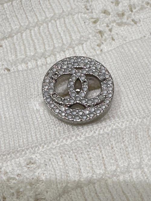 CHANEL（シャネル）CHANEL (シャネル) ココボタンレースニット ホワイト サイズ:34の古着・服飾アイテム